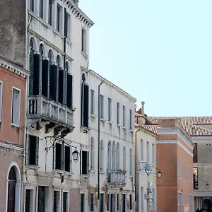 Canal Riva De Biasio Veneza